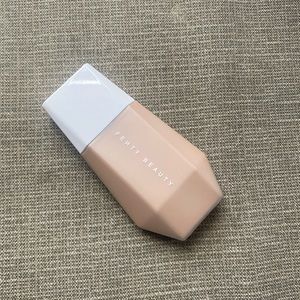 Fenty Beauty Eaze Drop Blurring Skin Tint in Shade 11